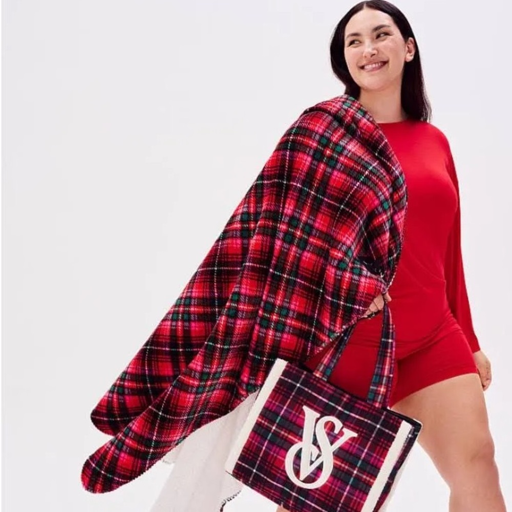 Victoria's Secret VS Logo Carryall Tote + Cozy Plush Blanket Plaid Gift Holiday
